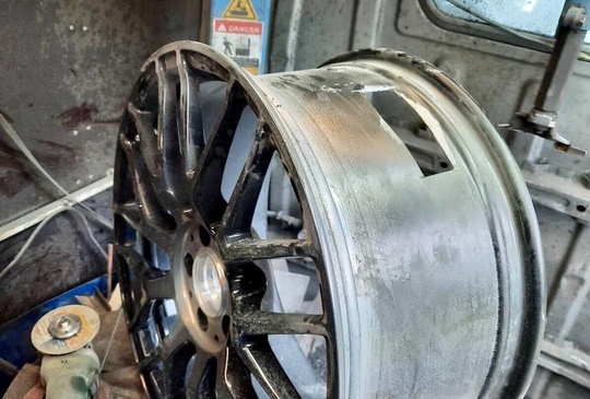 Насколько безопасно заваривать трещины на литых дисках автомобиля?